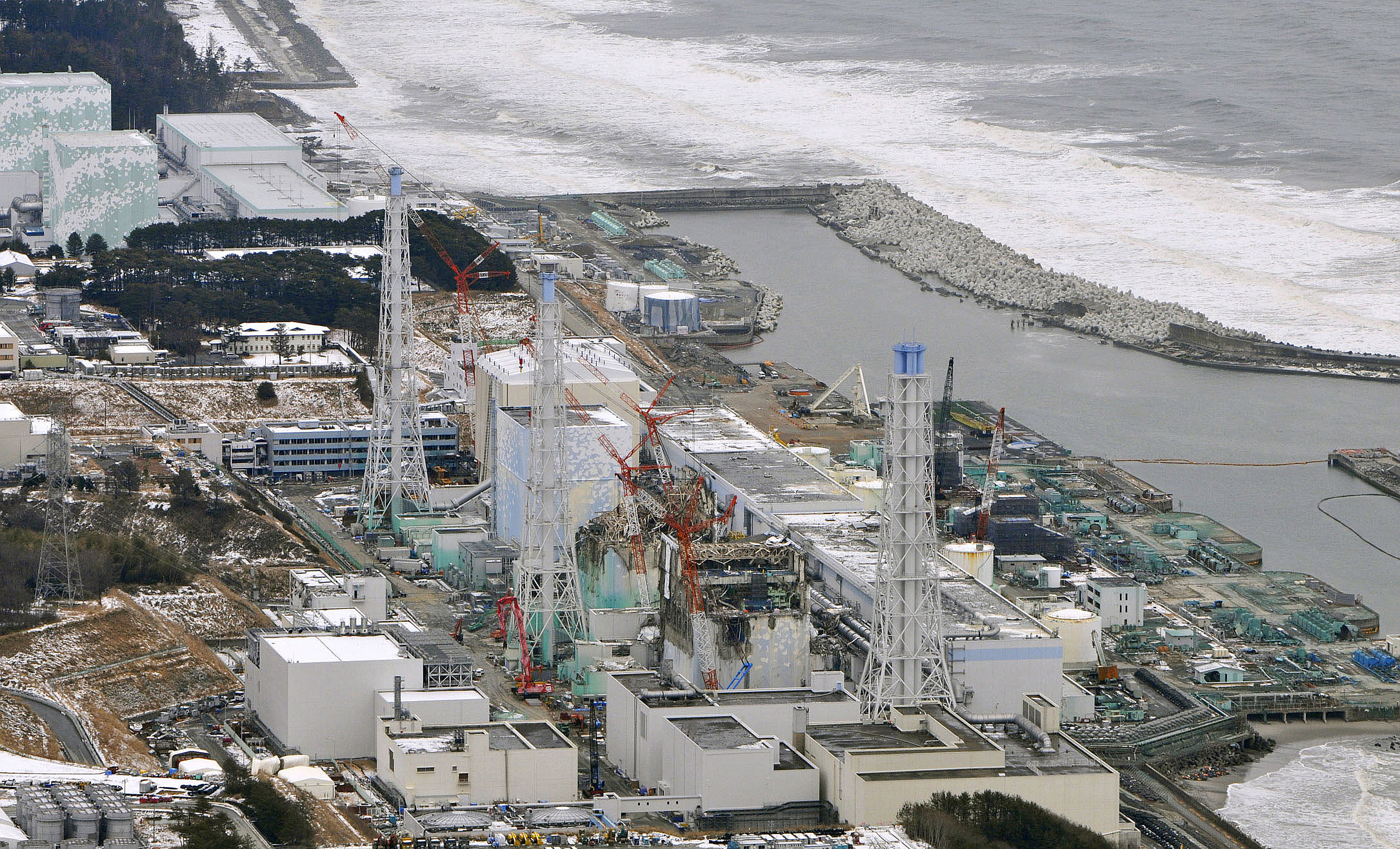 Аэс фукусима 1 2011. АЭС Фукусима-1. Фукусима 1 авария. Авария на АЭС Фукусима-1. Атомной электростанции «Фукусима-1».