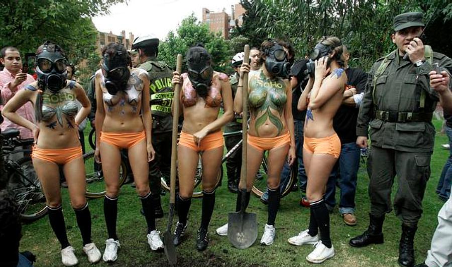 Nude girl photo in Bogota